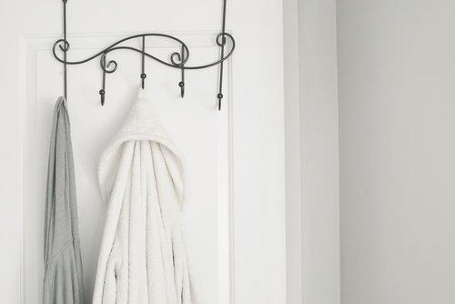 bathrobe-on-bathroom-door_925x